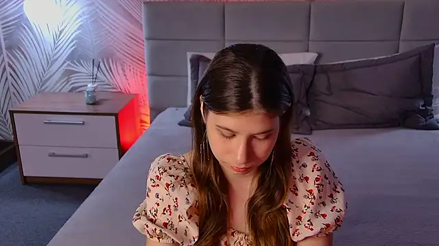 AuroraGlowe online show from 04.27.26