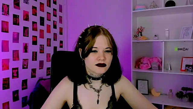 nikki kiss  online show from 07.23.26