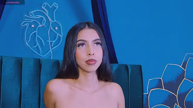 Mia Gloww  online show from 04.28.26