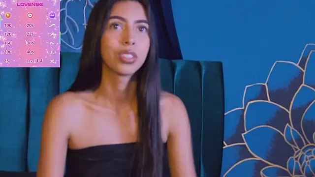 Mia Gloww  online show from 04.29.26