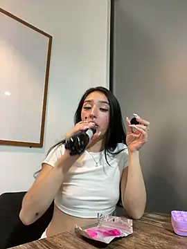 Snapshot of NickieCute- chatting on 05.12.26 NickieCute- online show from 05.12.26