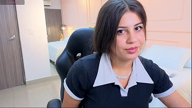 OLIVIA GARCIA   online show from 04.15.26