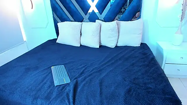 Molly Sweet   online show from 04.15.26