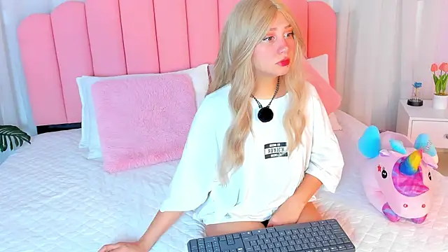 sweett fire online show from 04.18.26