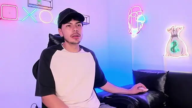 Izack 01 online show from 04.17.26