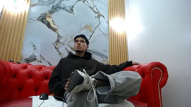 Snapshot of Tittan_Maxxx_ chatting on 04.14.26 Tittan Maxxx online show from 04.14.26