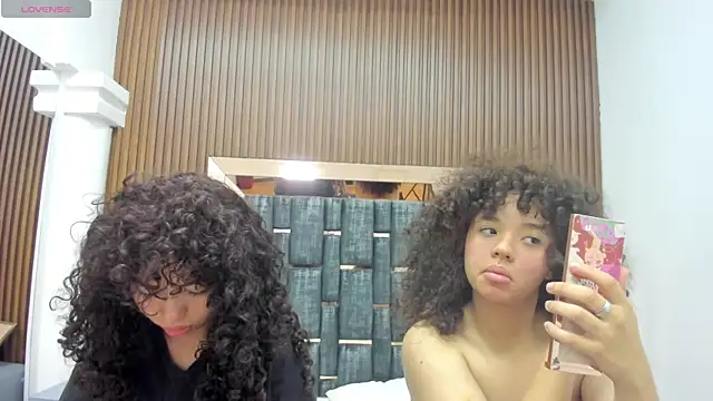Chloe and Violeta online show from 05.02.26