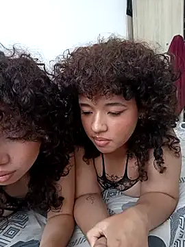 Chloe and Violeta online show from 07.10.26