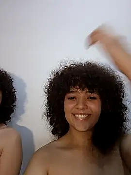 Chloe and Violeta online show from 07.27.26