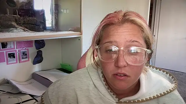 Snapshot of MUSCLEMOMMY1365 chatting on 05.14.26 MUSCLEMOMMY1365 online show from 05.14.26