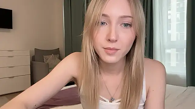 Snapshot of Kattie_Petite chatting on 05.07.26 Kattie Petite online show from 05.07.26