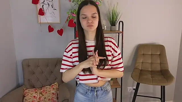 Sophie Jackiz online show from 04.23.26