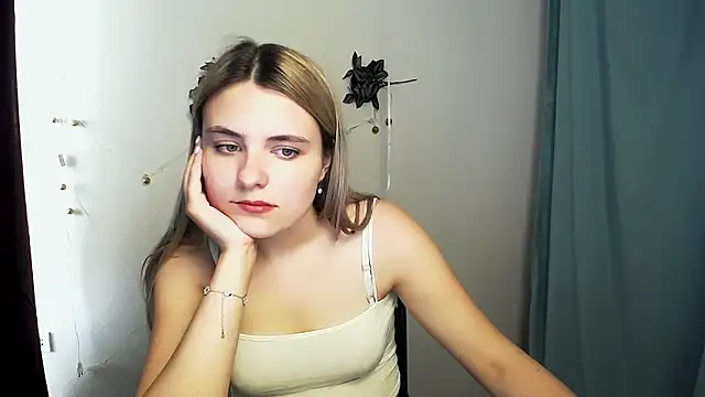 Snapshot of _shy_sabrina__ chatting on 05.13.26 shy sabrina online show from 05.13.26