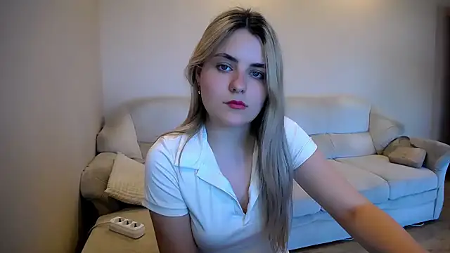 Snapshot of _shy_sabrina__ chatting on 05.28.26 shy sabrina online show from 05.28.26
