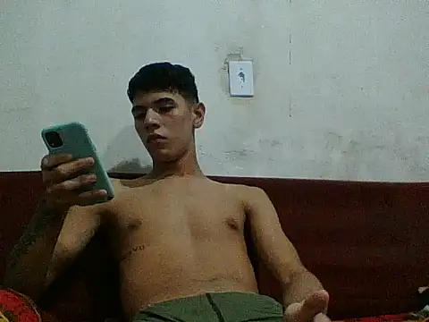 Snapshot of Kisandrel chatting on 04.18.26 Kisandrel online show from 04.18.26