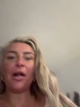 Naughtyhousewife x online show from 04.29.26