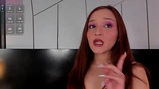 Snapshot of leahluna chatting on 05.05.26 leahluna online show from 05.05.26
