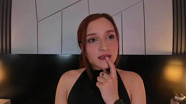 Snapshot of leahluna chatting on 05.08.26 leahluna online show from 05.08.26