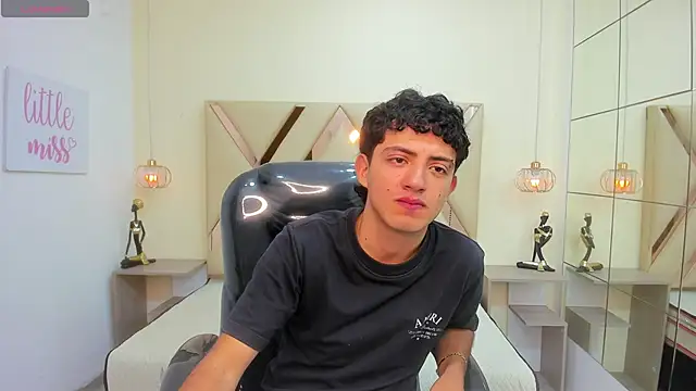 XebasTwink online show from 04.17.26