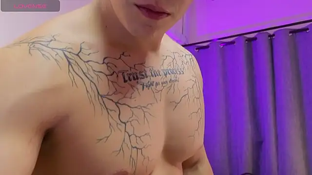 Snapshot of ASHTON_HILS chatting on 06.19.26 ASHTON HILS online show from 06.19.26