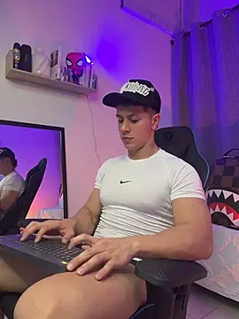 Snapshot of ASHTON_HILS chatting on 07.17.26 ASHTON HILS online show from 07.17.26