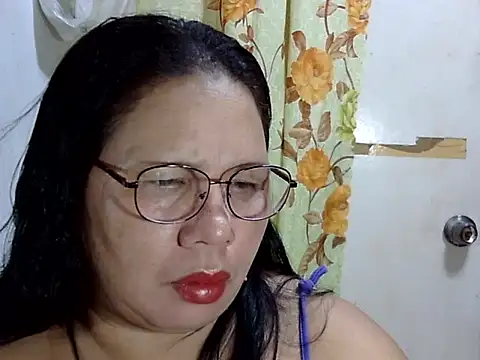 HottyCurlyPeanut online show from 04.20.26