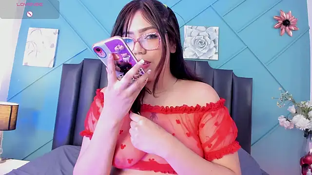 Snapshot of MiluVegaa_ chatting on 04.25.26 MiluVegaa online show from 04.25.26
