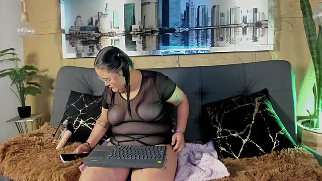 Luna  Cortez online show from 06.04.26