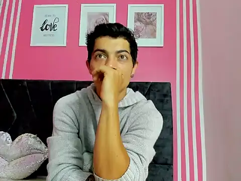 taylor Stele online show from 04.17.26