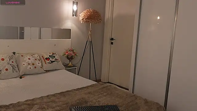 lunaaauraaaa online show from 05.11.26