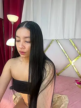 Snapshot of Lila-pinkky chatting on 04.27.26 Lila-pinkky online show from 04.27.26