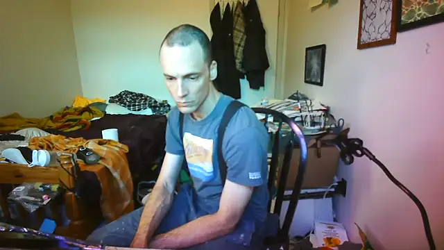 Snapshot of JohnnyMoves chatting on 06.12.26 JohnnyMoves online show from 06.12.26