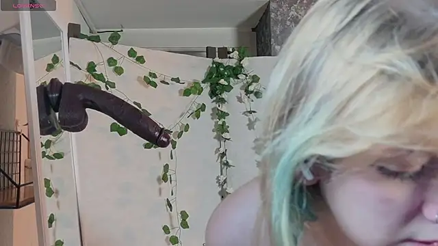 Snapshot of Lina_Wi chatting on 06.26.26 Lina Wi online show from 06.26.26