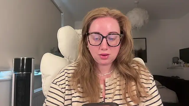 Snapshot of arielsweetieee chatting on 05.18.26 arielsweetieee online show from 05.18.26