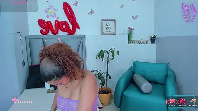Snapshot of Aurora_Blackmont chatting on 05.18.26 Aurora Blackmont online show from 05.18.26