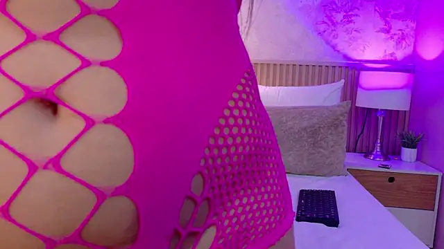 Snapshot of Darcy_glow_ chatting on 04.25.26 Darcy glow online show from 04.25.26