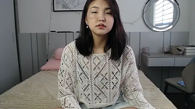 Snapshot of Maiaxoxo chatting on 04.29.26 Maiaxoxo online show from 04.29.26