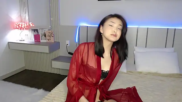 Snapshot of Maiaxoxo chatting on 05.30.26 Maiaxoxo online show from 05.30.26