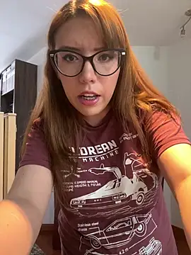 Snapshot of AliceMtz chatting on 04.18.26 AliceMtz online show from 04.18.26