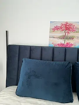 Mira Luna online show from 04.23.26