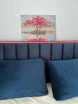 Mira Luna online show from 04.24.26