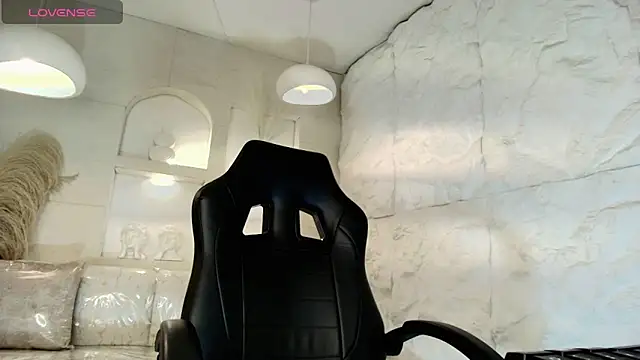 Snapshot of Moon_Red_r chatting on 04.25.26 Moon Red r online show from 04.25.26