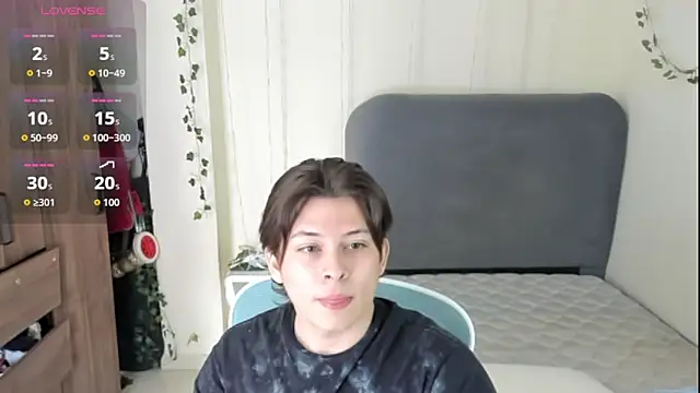 Snapshot of Felixzyn chatting on 04.30.26 Felixzyn online show from 04.30.26
