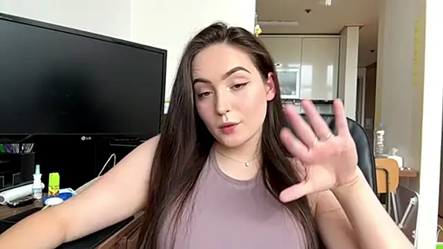 Snapshot of Emilly_Cart chatting on 06.01.26 Emilly Cart online show from 06.01.26