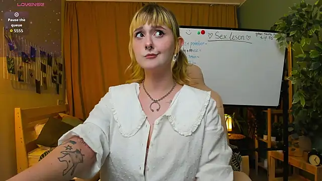 Snapshot of Emma_Thomps chatting on 05.07.26 Emma Thomps online show from 05.07.26