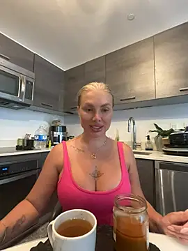 Karen Luxe online show from 05.20.26