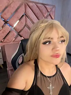 Snapshot of lya_nekko_ chatting on 05.19.26 lya nekko online show from 05.19.26