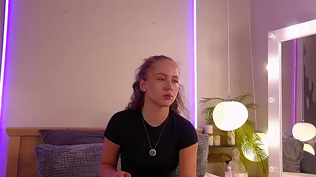 Emi Sterling online show from 04.22.26