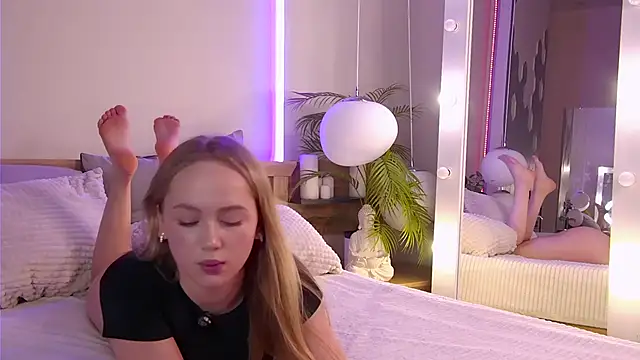 Emi Sterling online show from 04.25.26