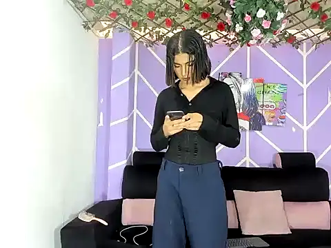 Snapshot of DAHNE_HOT_ chatting on 05.11.26 DAHNE HOT online show from 05.11.26